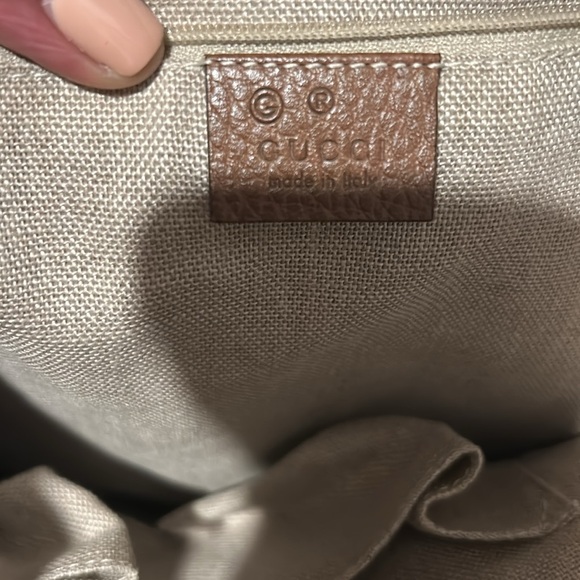 New/used large hobo Gucci Bag excellent condition - Picture 5 of 7